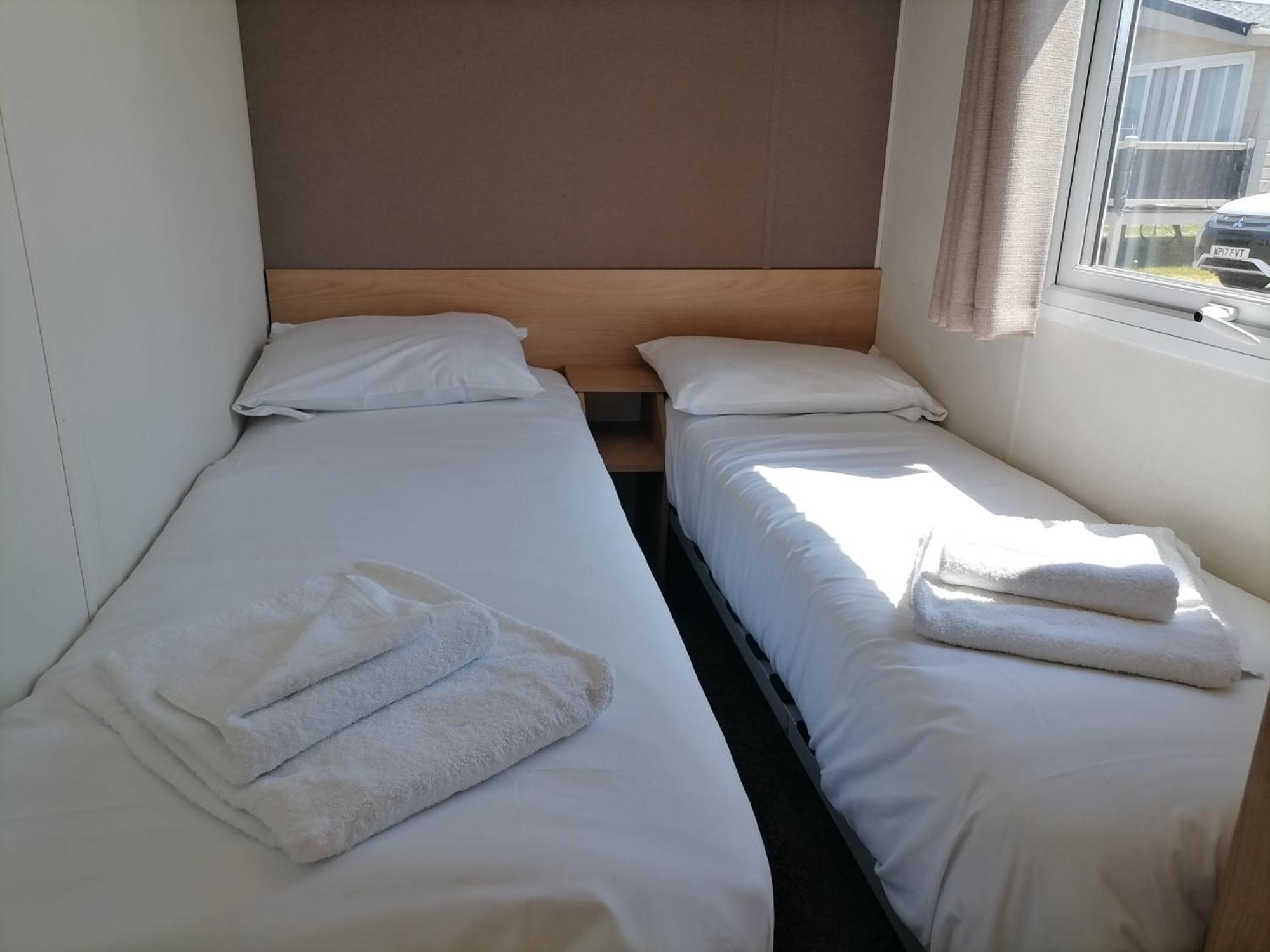 Sea Haven - 4 Bedroom Static Near The Beach Димчърч Екстериор снимка